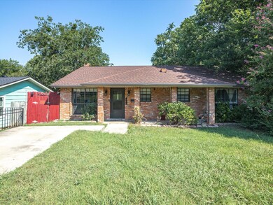 606 W Linden St, Ennis, TX 75119 - photo 3