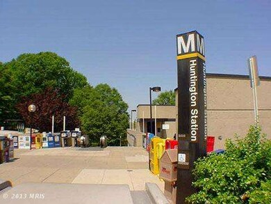 2601 Farmington Dr, Alexandria, VA 22303 - photo 2