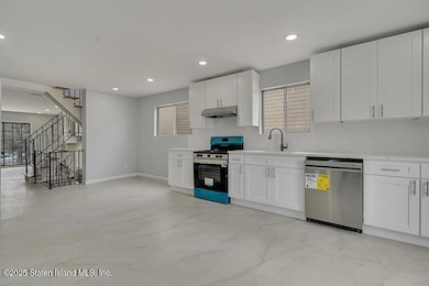 25 Geyser Dr, Staten Island, NY 10312 - photo 4