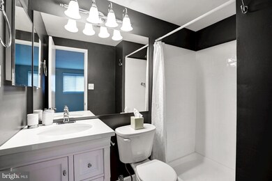 9637 Lindenbrook St, Fairfax, VA 22031 - photo 6