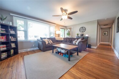 568 Collier St, Columbus, IN 47201 - photo 2