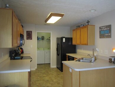 596 Cembra Dr, Greenwood, IN 46143 - photo 2