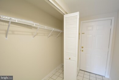 Quaker Hill Community unit 406, Alexandria, VA 22314 - photo 6