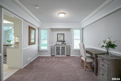 2504 E 40th St, Davenport, IA 52807 - photo 5