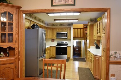 4584 Azalea Ln, North Olmsted, OH 44070 - photo 7