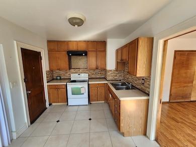 600 Sunderlin St, Waukegan, IL 60085 - photo 6