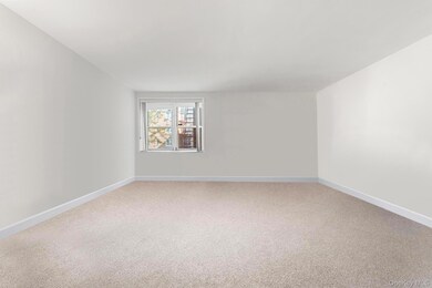 Sadore Lane Gardens unit 5Z, Yonkers, NY 10710 - photo 2