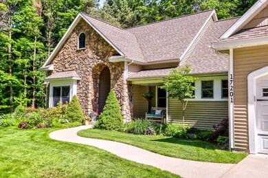 17201 Hiawatha Summer-30