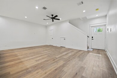 8419 Venus St unit B, Houston, TX 77088 - photo 4
