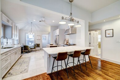 Light and bright kitchen with
carrara marble coun