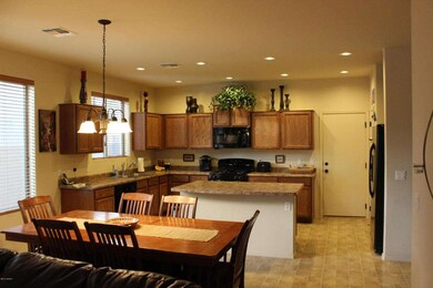 Kitchen and Breakfast