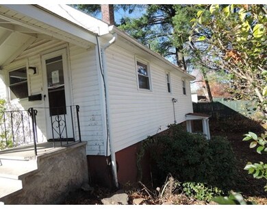 39 Kenilworth St, Springfield, MA 01109 - photo 4