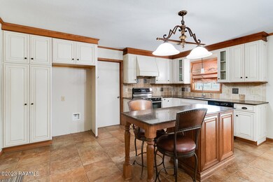 819 East E-9