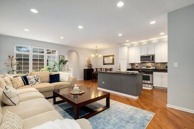 4215 Linden Tree Ln, Glenview, IL 60026 - photo 2