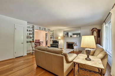 6829 Springcrest Cir, Cincinnati, OH 45243 - photo 5