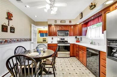 3081 Birch St N, Whitehall, PA 18052 - photo 6