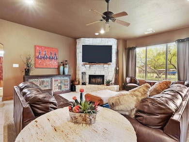 211 Chaparral Dr, Granbury, TX 76049 - photo 4