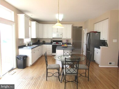 704 Sherwood Dr, Williamstown, NJ 08094 - photo 4