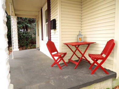 Who doesn't love a Midtown porch?