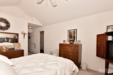 806 Old Checker Rd unit D1, Buffalo Grove, IL 60089 - photo 3