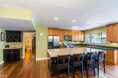 ENTERTAINERS KITCHEN - EVERYTHING CUSTOM