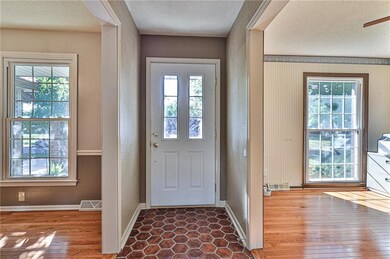 301 S Silver Top Ln, Raymore, MO 64083 - photo 5