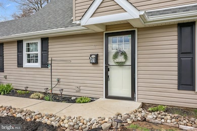 11 Honeysuckle Ln, Levittown, PA 19055 - photo 2