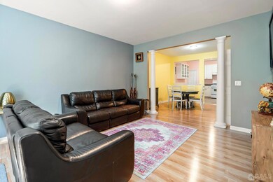 86 Forest Dr, Piscataway, NJ 08854 - photo 6