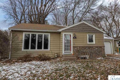 605 E Hawthorne St, Albert Lea, MN 56007 - photo 2