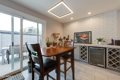004_Dining Room