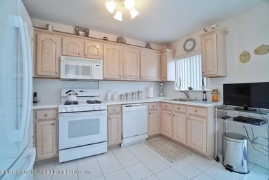 70 Seagate Ct. Kitchen