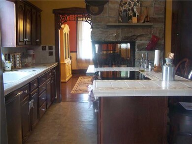 Kitchen. THE KITCHEN IS A CHEF S DREAM!