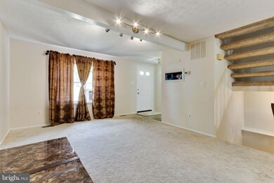 8168 Willowdale Ct, Springfield, VA 22153 - photo 5