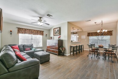 806 W Sealy St, Alvin, TX 77511 - photo 6