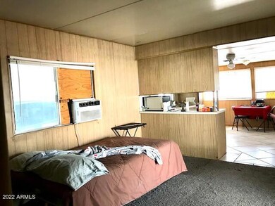 LIVING ROOM D72