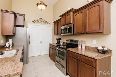 4530 N Thornhill Dr, Peoria, IL 61615 - photo 5