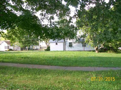 303 E 3rd St, Warren, IN 46792 - photo 3