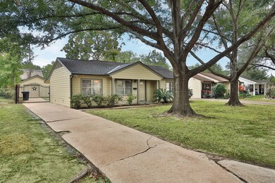 1610 Cheshire Ln, Houston, TX 77018 - photo 2