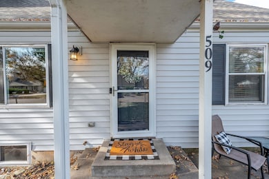 509 S Lakeview Dr, Derby, KS 67037 - photo 2