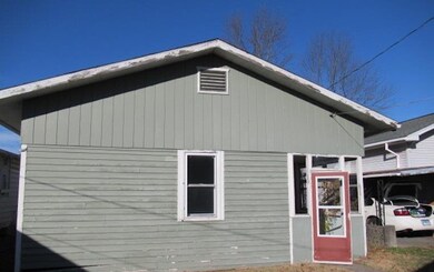 2017 Clarke St, Murphysboro, IL 62966 - photo 2