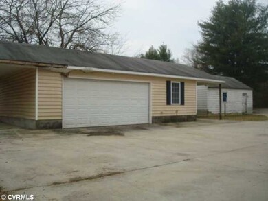 Parking Lot/Garage