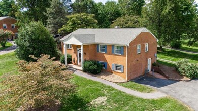 1031 Crofton Ave, Waynesboro, VA 22980 - photo 4