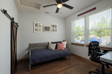 523 N Freemont St, Sisters, OR 97759 - photo 5