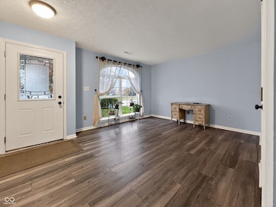 6743 Lexington Cir, Zionsville, IN 46077 - photo 4