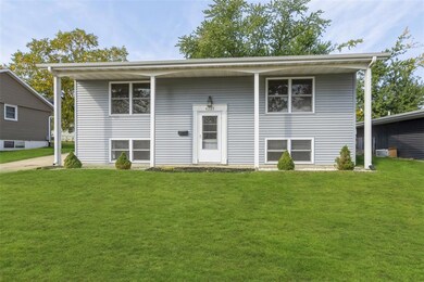 4225 Pineview Dr NE, Cedar Rapids, IA 52402 - photo 2