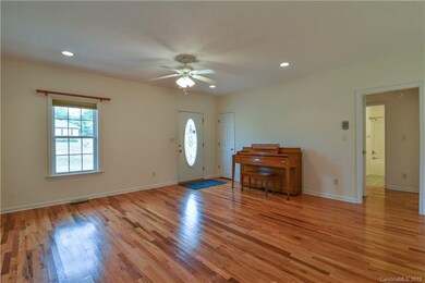 189 Wintergreen Cir, Statesville, NC 28677 - photo 5