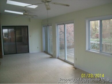 334 Colinwood Dr, Fayetteville, NC 28303 - photo 6