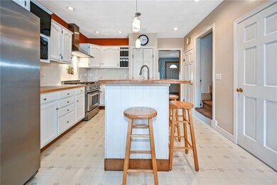 29 Fenner Ave, Riverside, RI 02915 - photo 4