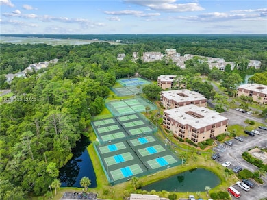 Pickleball/Tennis courts to enjoy hours of play!