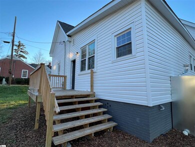 413 S Harper St, Laurens, SC 29360 - photo 4